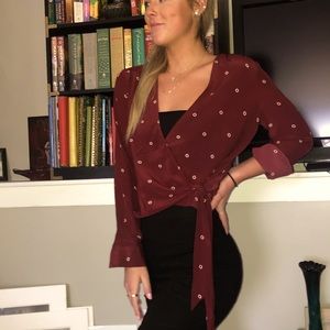 Lovely casual short top with open tie design